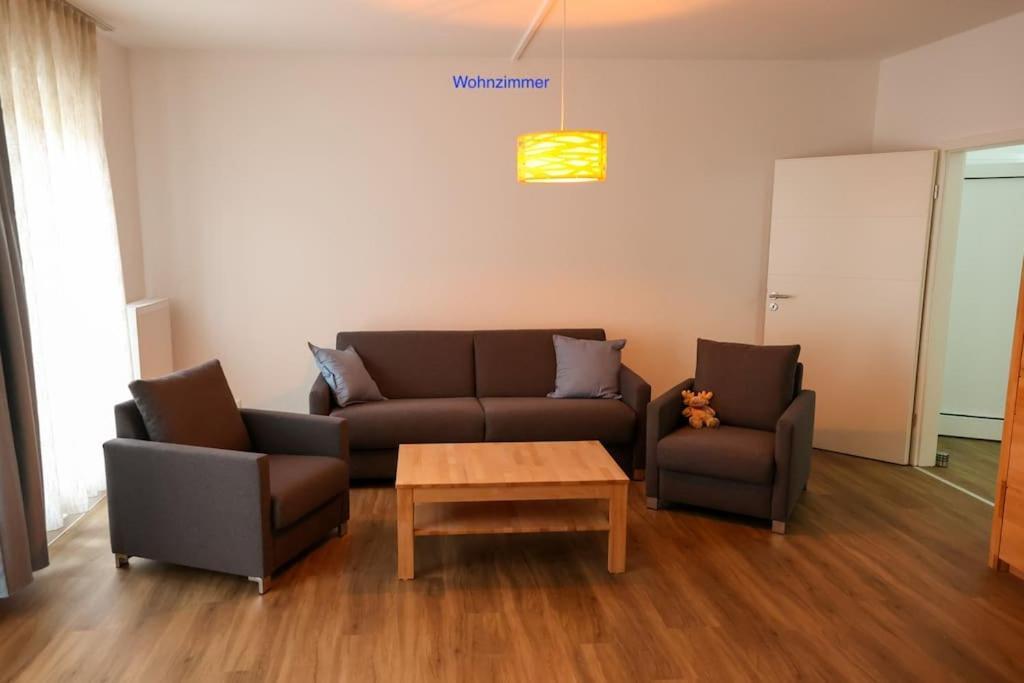 Freundliche Wohnung Mit Parkplatz Und Terrasse Neubrandenburg Exteriör bild