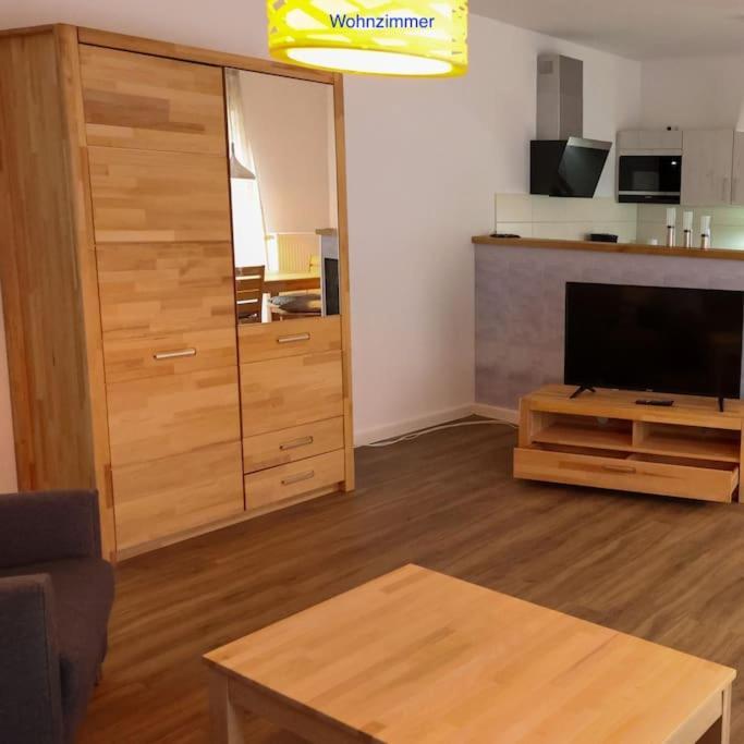 Freundliche Wohnung Mit Parkplatz Und Terrasse Neubrandenburg Exteriör bild